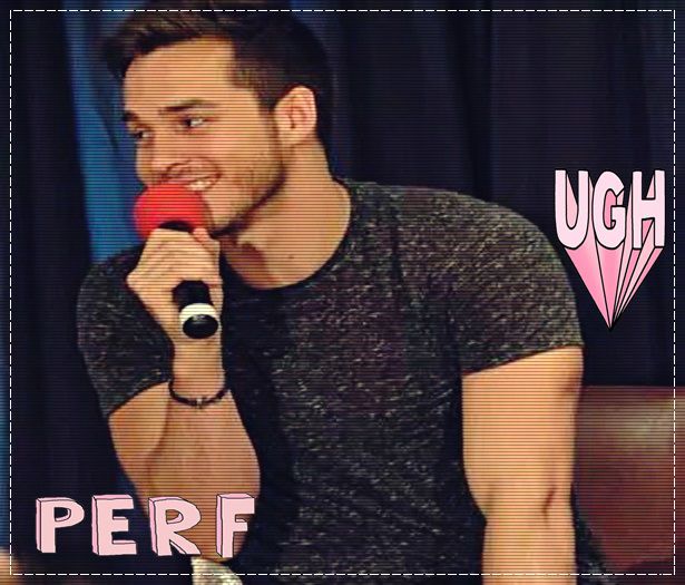 Vezi ca sti. * rade se pune pe un fotoliu si se uita spre balcon * Ce faci clk; nu-m dansezi?
