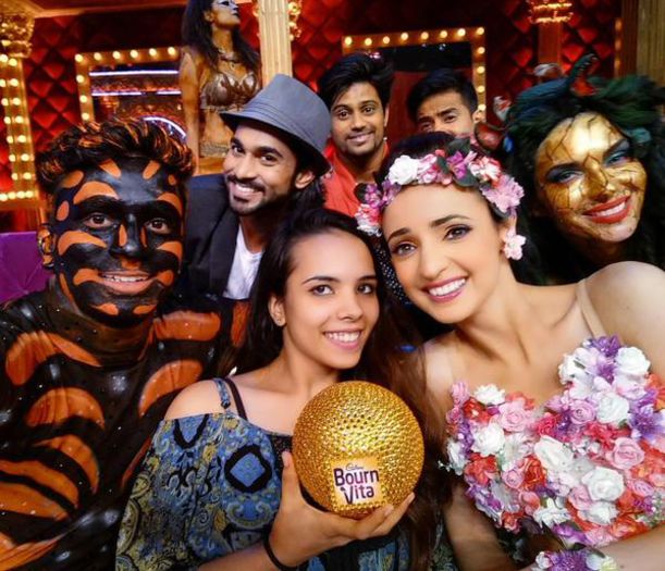 CNxIbB2VEAAGoqP - Sanaya in Jhalak