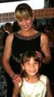 bindi irwin (93) - bindi fetita junglei
