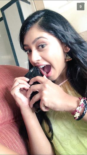 CN0Q--jUEAUboip - Niti Taylor