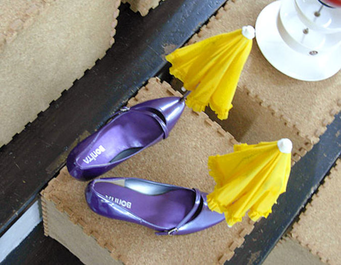 shoe-umbrellas - Cele mai INUTILE inventii din toate timpurile