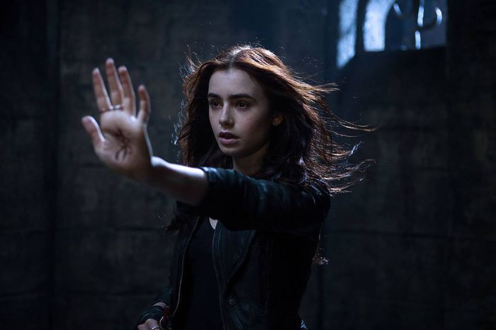 The Mortal Instruments city of bones (25)