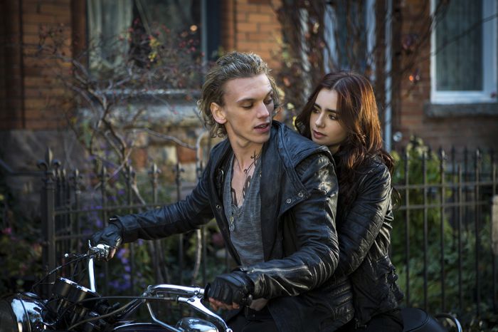 The Mortal Instruments city of bones (32)