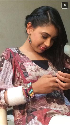 COKFFUKUkAADt8N - Niti Taylor