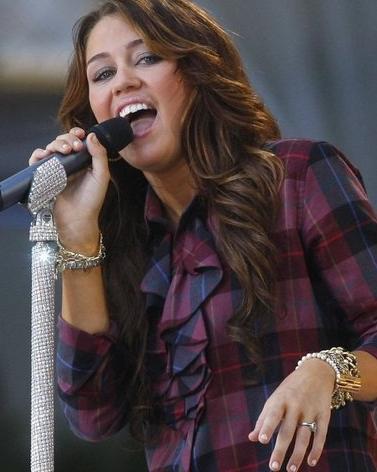 10i9ydf[1] - miley cyrus-hannah montana