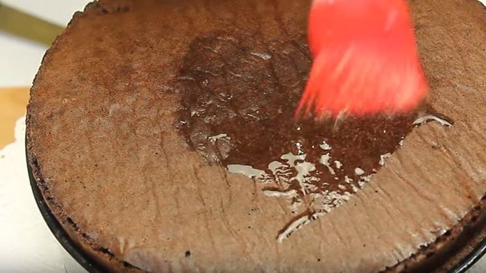 tort-de-ciocolata-capac1 - Tort de ciocolata cu piersici