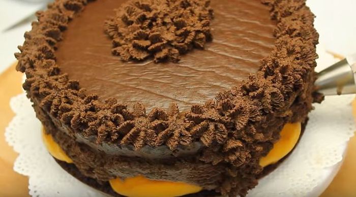 tort-de-ciocolata-decor - Tort de ciocolata cu piersici