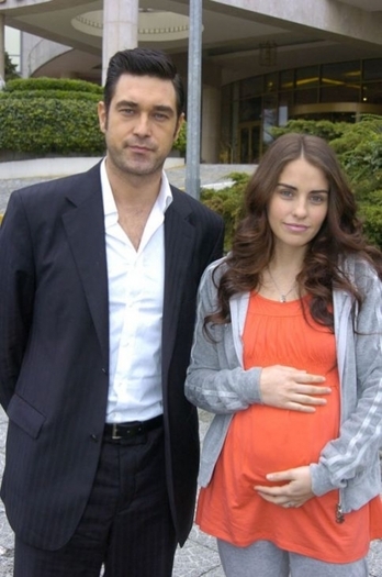 BCQETBPKACSLUWYEVMH - de pe buze la inima