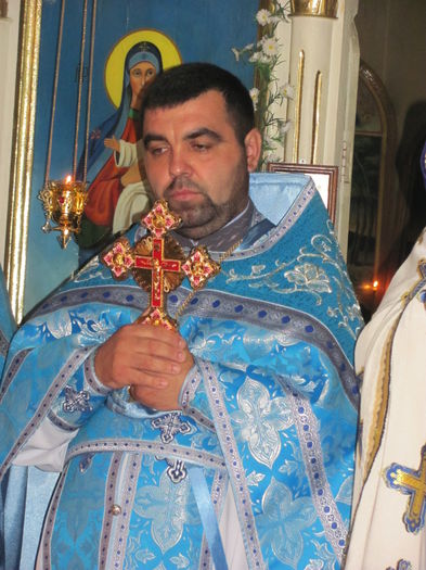 Pr.Ion Beleuta cu Sfanta Cruce. - Biserica Chioselia Cantemir