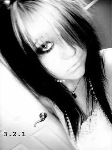 62223-emo-girl-3[1]