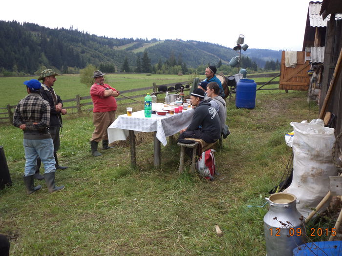 Mancam si plecam mai departe