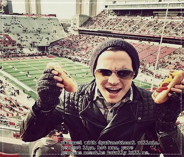 * tresare si i cade vuvuzela pe jos * ; Ce rau am facut?*se uita la amndoua clk - here - episode 48 - done