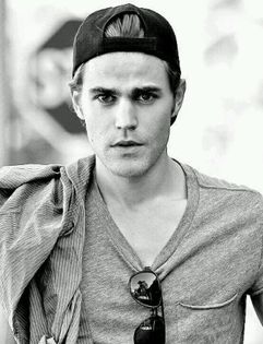 CL *se ascunde dupa perdea, isi da rpd o l;;;ba cu gandu la Davina, deschide usa, ii stropeste cu; Sl;;bz*Pofta buna!! *si apoi inchide repede usa *. E numai vina ta, Chris =))))) Elena, Hayley, sunteti bn?
