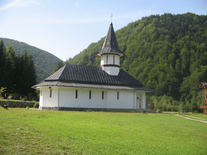 23.IMG_0153; Mănăstirea Sfântul Ioan Botezătorul din Poiana Mărului.
