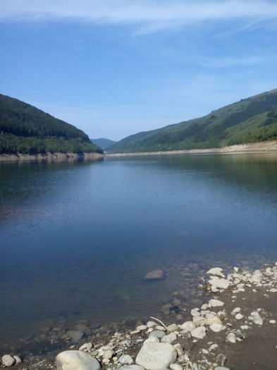 25.Picture 045; Lacul de baraj Poiana Mărului.
