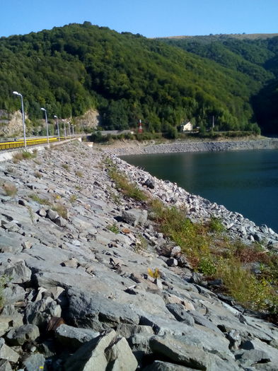 26.Picture 167; Barajul de la lacul Poiana Mărului.
