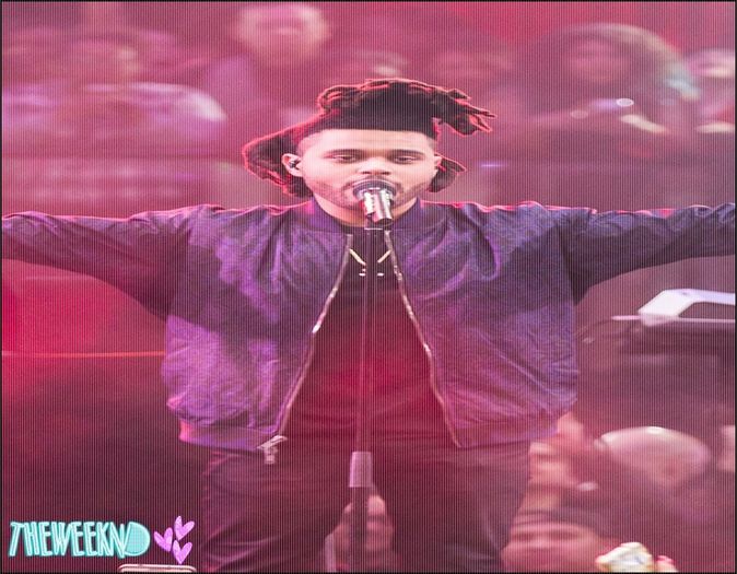 ☪ 23.09.2015 │ day 052 ϟ Ești un om atât de extraordinar și incredibil. Tu conștientizezi că sunt; milioane de fete ca mine,pe care le-ai ajutat în toate domeniile,prin cântecele tale? Te iubesc multe fete...milioane,you know? ..Și totuși,niciuna nu te va iubi vreodată cum o fac eu.
