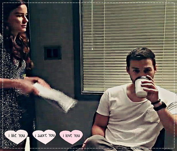 * i trage de buza inferioara in jos cu degetu` si baga din ce in ce mai tare *