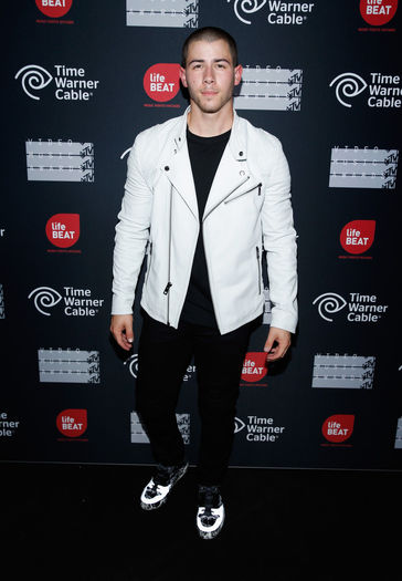 Nick-Jonas-MTV-VMA-Concert-White-Leather-Jacket-Style-2015 - nick jonas