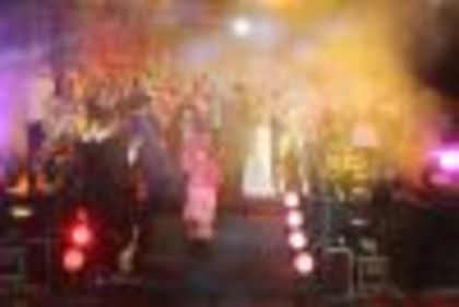 thumb_carnavalul-anului-la-12-ani-acasa-un-show-plin-de-stralucire-si-de-iubire-acasa-mega-galerie-f