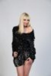 thumb_exclusiv-uite-cum-erau-vedetele-inainte-si-dupa-12-ani-de-acasa-galerie-foto_7