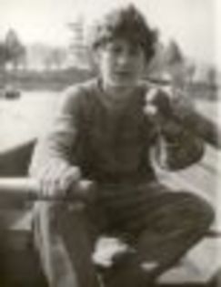 thumb_exclusiv-uite-cum-erau-vedetele-inainte-si-dupa-12-ani-de-acasa-galerie-foto_18