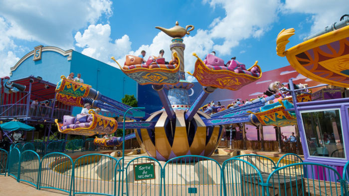 flying-carpets-over-agrabah(poza net)