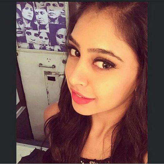 CQEz0KsUcAATzVy - Niti Taylor