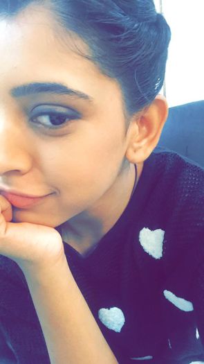 CQe2fG2WEAEw14h - Niti Taylor