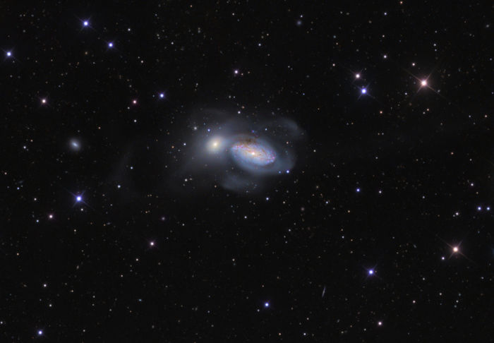 NGC3227_crawford950 - Colindand prin univers I
