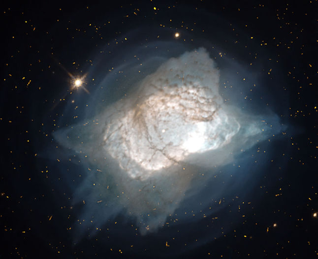 ngc7027_tolivia_960 - Colindand prin univers I