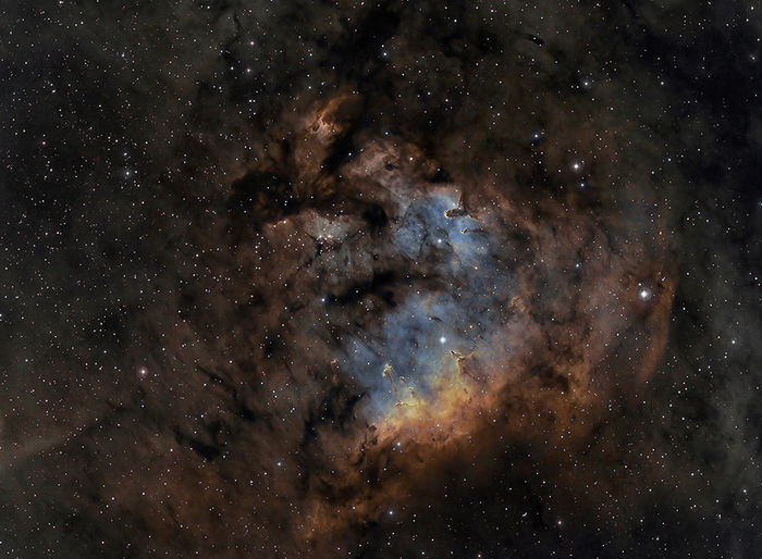 NGC7822gonzalez1024c - Colindand prin univers I