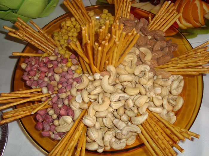 252236_583541671677894_2006719638_n - Idei de aranjare a platourilor pentru ocazii speciale