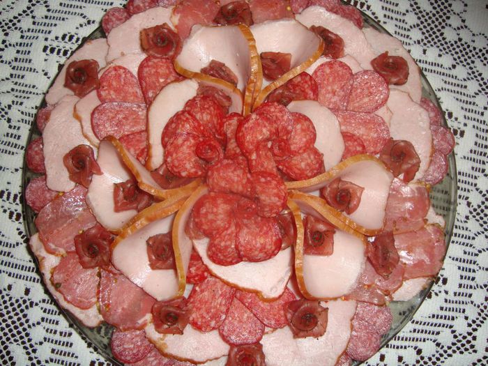 377497_323698880995509_154269770_n - Idei de aranjare a platourilor pentru ocazii speciale