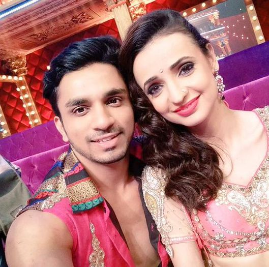CQylXVTWoAA1AoC - Sanaya in Jhalak