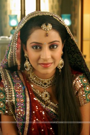 Pratyusha Banerjee   -    Anandi 2 - Mica Mireasa