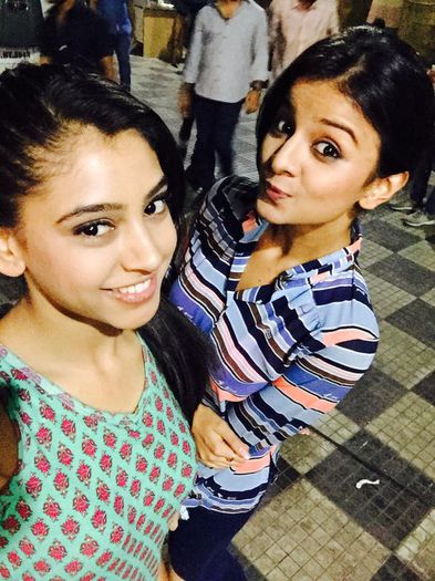 CRhfQl2W0AAJksc - Niti Taylor