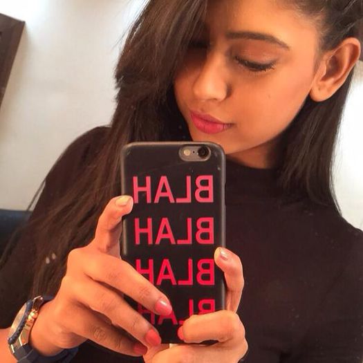 CRmVfHfUwAAHLWZ - Niti Taylor