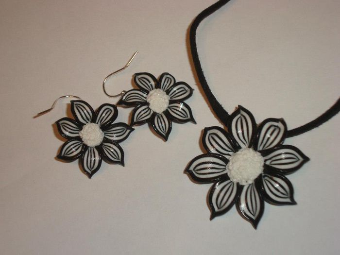 Alb - negru 6; 30 LEI
