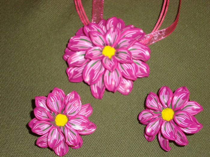 283922_406430059416435_929338917_n