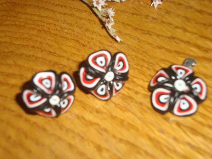 293867_444646608928113_1323634682_n