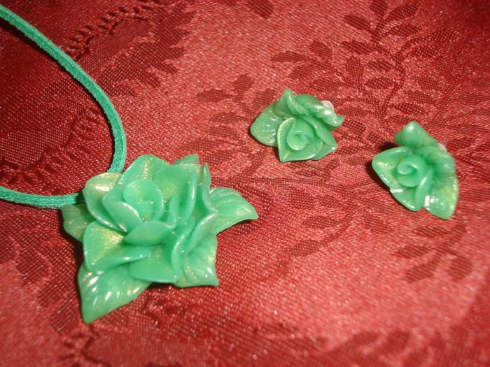 426397_501195459939894_260719283_n - seturi