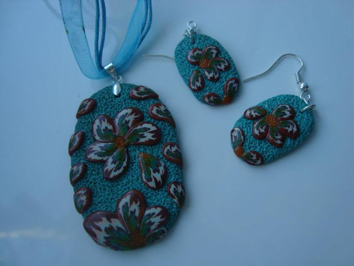 426772_409882675737840_1315212593_n - seturi