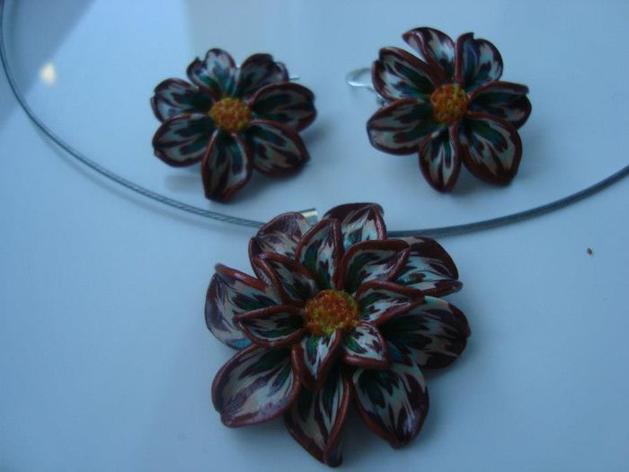 551045_409882619071179_2053076859_n