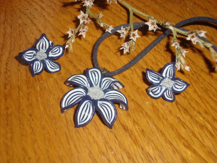 484941_444646708928103_161052383_n - Flori de colt