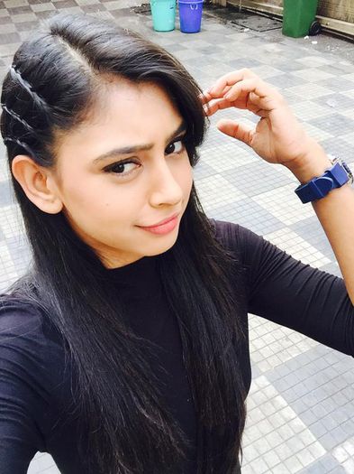 CRnOgSbWUAAaC7o - Niti Taylor