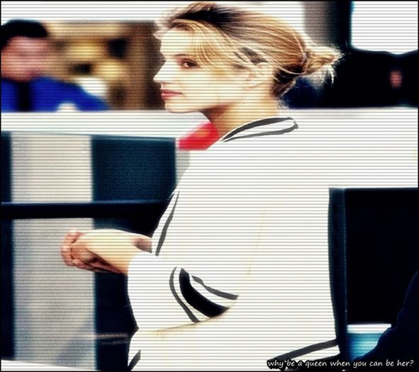 ➪ ᶳᵒᵐᵉ ʷᵒᵘˡᵈ ᶳᵃʸ ᶤ ᵃᵐ ᵗʰᵉ ʳᵉᵛᵉʳᶳᵉ ✞┋#se uita la adda ;doamne..primele amintiri cu nepoatata=)#adda[c; #isi face selfie cu niina care urla=))))) apoi cu doctoru si cu chris=)))));ce doctor interesant=)))
