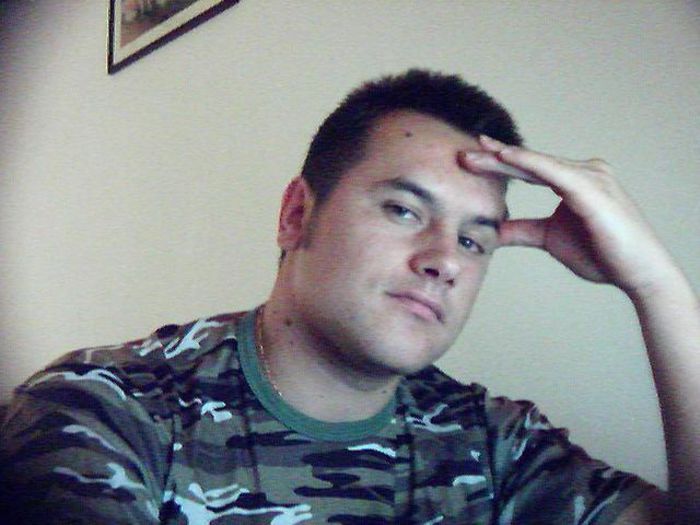 - clk Nu, copii se nasc cu capul nu cu picioarele înainte. =))) #chris. *trage copilul; Și ii taie cordonul ombilical, il da asistentelor în prosop * E FATA!!! *le arata copilul și apoi pleacă asistentele să îl spele * Știu k sunt interesant, poate ieși la o cafea cu mine, dr Pussy ma nu
