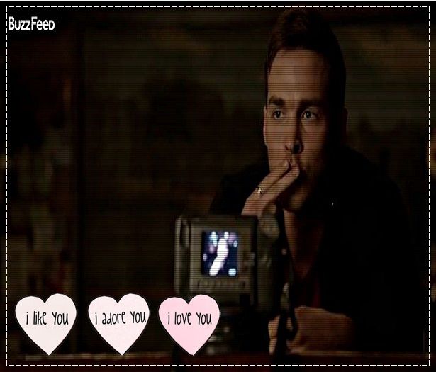 * isi pune coatele pe genunchi * Ce crezi ca vreau, Amy?Amy...ce nume frumos ..