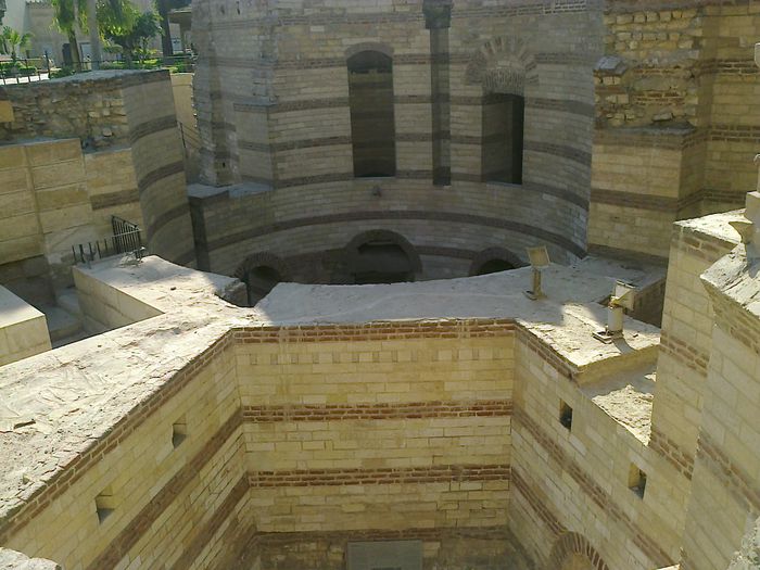 BISERICA COPTICA SUSPENDATA